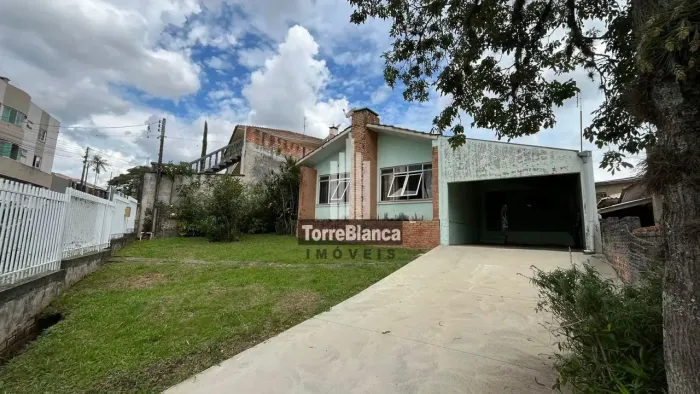 Casa à Venda  3 Quartos, Sala e Cozinha  Próximo à Igreja São José