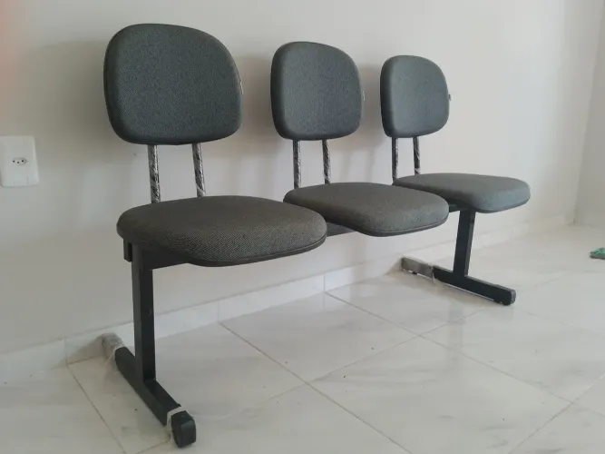 Jogo 03 Cadeiras Ideal para público 