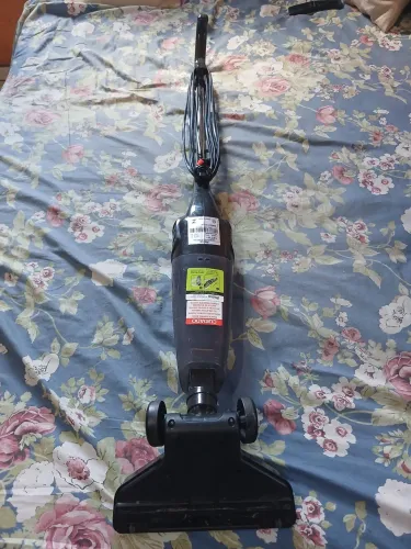 Aspirador de pó Philco modelo Pas1450C, em bom estado vazando água mas funcionando.