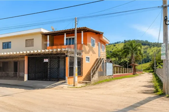 Imóvel comercial/residêncial. Excelente para investimento. Esquina na principal estrada do