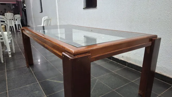 MESA DE MADEIRA/VIDRO 6 CADEIRAS