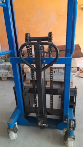 Empilhadeira manual 1500kg
