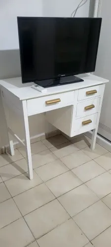 Escrivaninha branca
