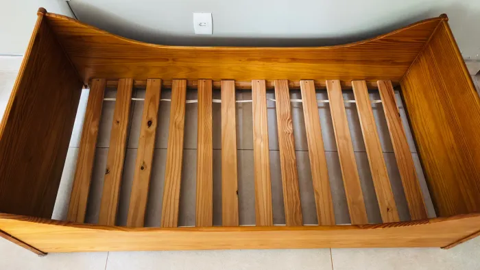 Cama infantil de madeira tok stok pouco usada
