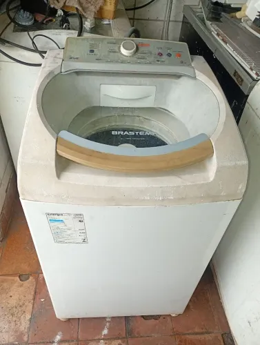 Vende se máquina de lavar revisada com garantia de três meses aceito cartão