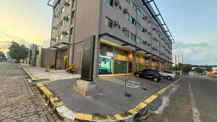 LOJA DE ESQUINA COM 70 M² + ÁREA EXTERNA PARA ALUGAR - PONTA NEGRA.