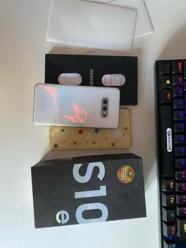 Samsung Galaxy S10e 128GB Completo na Caixa + Carregador e Capa e nota fiscal