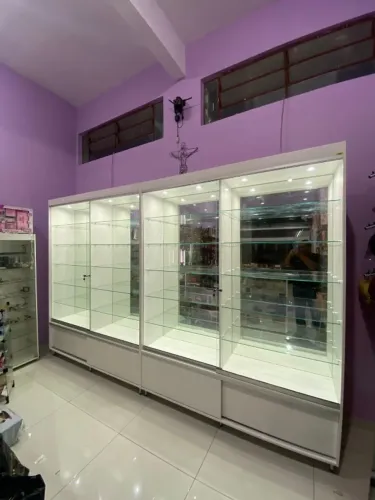Vitrine em MDF Com porta de correr + Espelho - Faça seu orçamento 