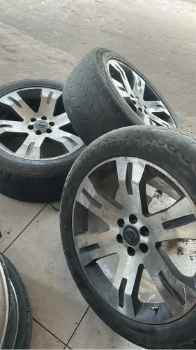 Roda 20 tudo original nunca foi reformada pneu meia vida