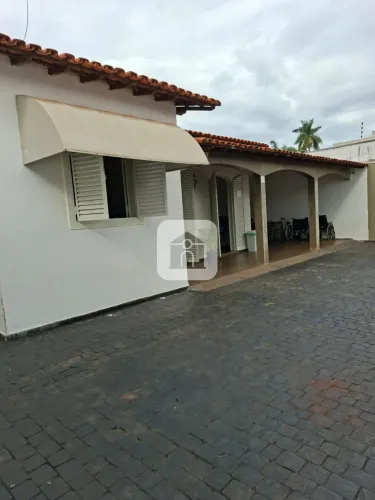Casa Comercial Para Venda No Bairro Osvaldo Rezende