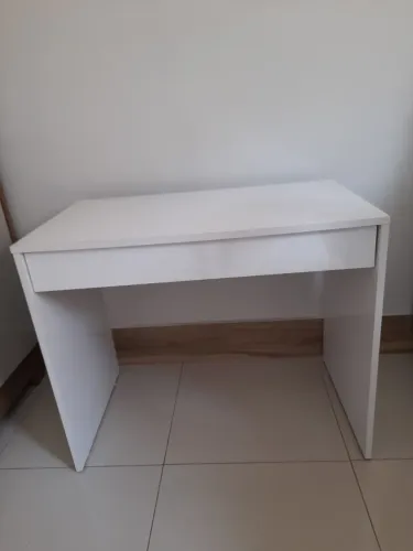 Escrivaninha mdf.