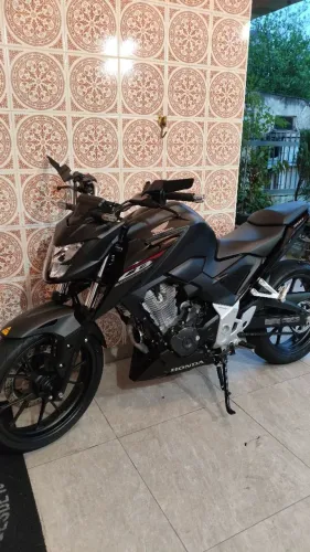Cb 300f baixa quilometragem moto de garagem