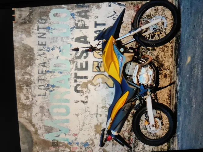 Moto bem conservada