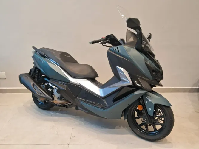 Dafra CRUISYM 300 