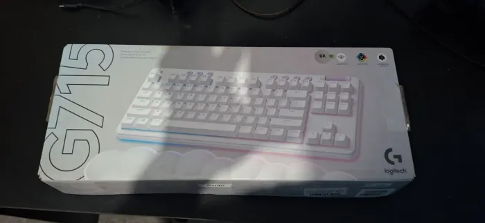 Teclado Mecânico Gamer Sem Fio Logitech G715 LIGHTSPEED Switch GX Brown Tactile, RGB, ABNT