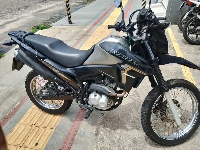 Bros 160 ano 2023 vendo ou troca em carro