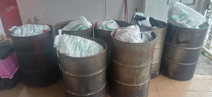 Tambor de 200 litros R$ 450,00 os 7