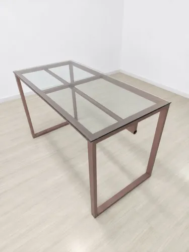 Mesa de vidro e base metálica 1,40m x 60cm