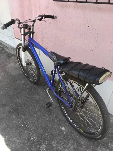 Bike montadinha aro 26 em ótimo estado