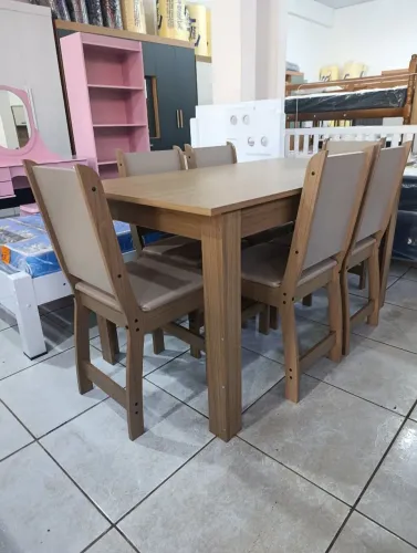 Mesa em MDF com 6 cadeiras 999,00