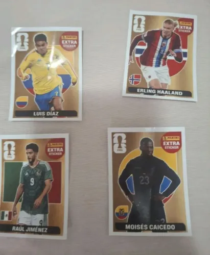 kit com 4 figurinhas legends  da copa+ brinde surpresa ( não oficial)