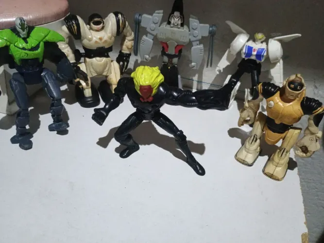 Brinquedos colecionáveis robôs