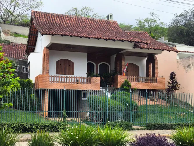 Imóvel no Centro de Guaçui ES*