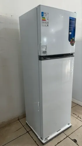 Geladeira midea nova