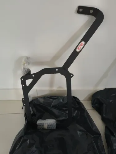 Suporte lateral baú Tiger 660 22-25
