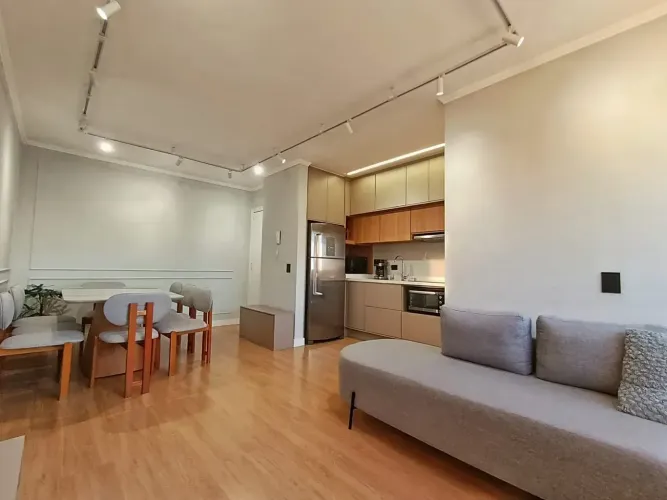 Retrofit no Água Verde | 2 Quartos (1 Suíte) | Último Andar | Face Norte | Vaga Livre