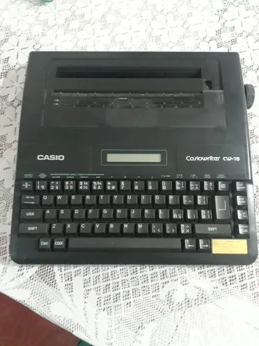 Máquina de escrever eletrônica Casio