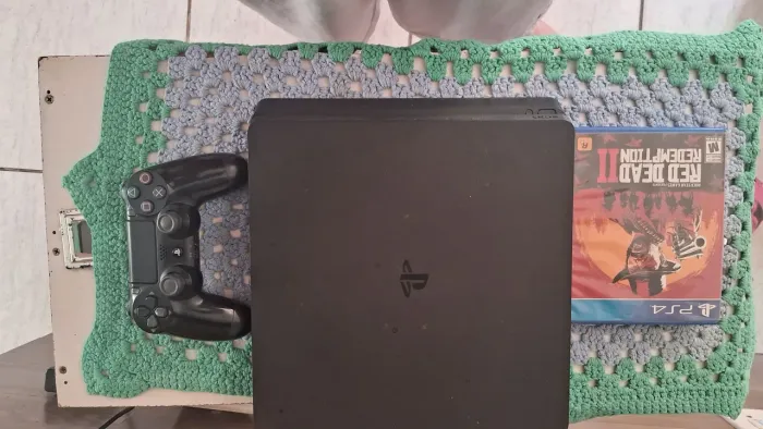 Vendo PS4 em ótimo estado funcionando perfeitamente