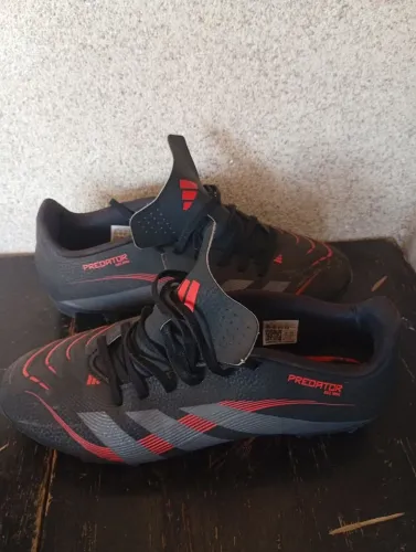 Chuteira adidas Predator