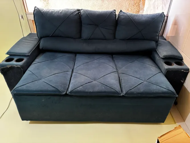 Sofá Cama Compacto 3 Lugares com Porta-Copos (1,70m x 0,60m)