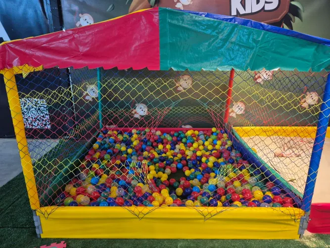 Piscina de Bolinhas 2m x 2m + 1000 Bolinhas (nova, na embalagem)<br>