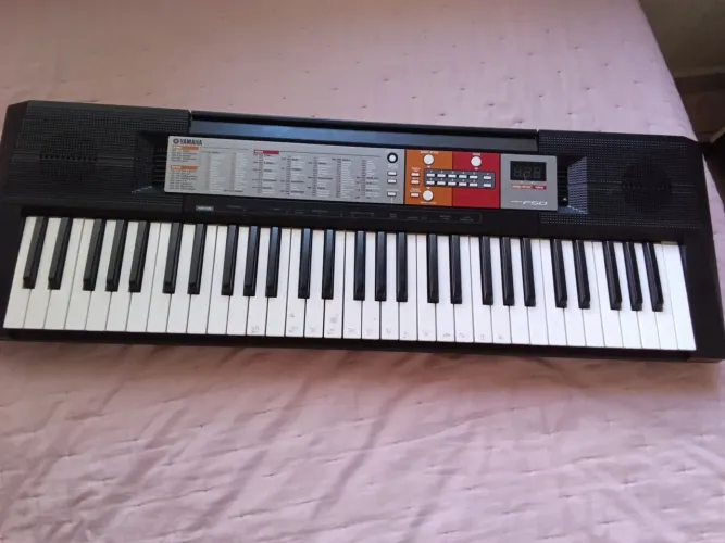 Teclado Yamaha 