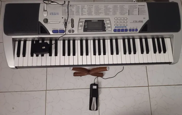 Teclado Musical: Casio CTK496