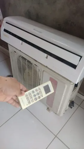 Vende-se ar-condicionado inverter Komeco de 18 mil BTUs