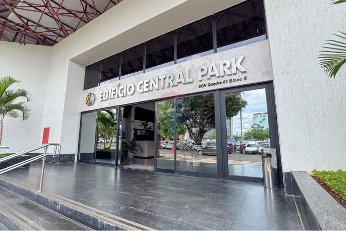 Sala Comercial Reformada no Ed. Central Park, na Asa Norte, Brasília