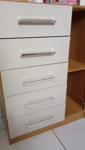 Cômoda de 5 gavetas e porta nova