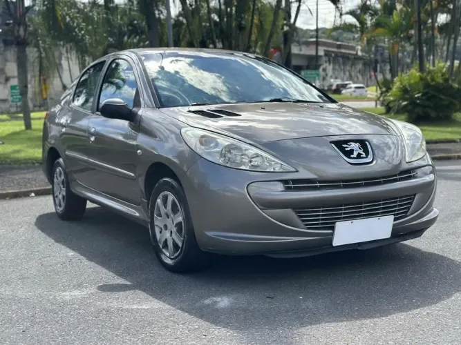 Peugeot 207 Sedan Passion XR 1.4 Flex 8V 4P 2013