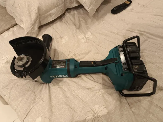 Esmerilhadeira Angular 7" Makita