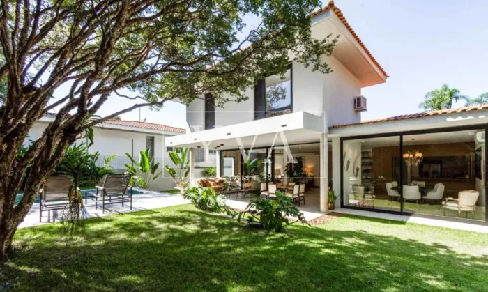 Casa alto padrão com 500 m², 3 quartos sendo 3 suítes à venda no bairro Jardim Guedala pró