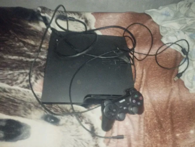 Ps3 desbloqueado, acompanha um controle genérico e cabos, para vender logo!!