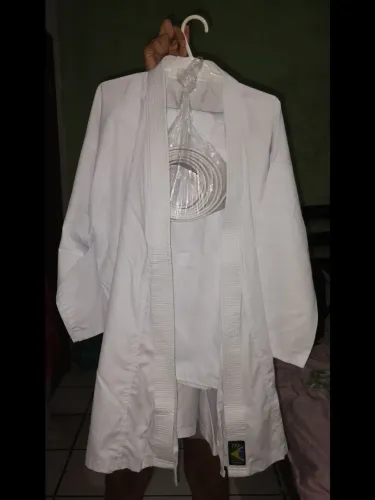 Vende se kimono de caráter e judô 