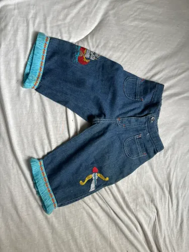 Calça jeans menina bordada índio TAM agem