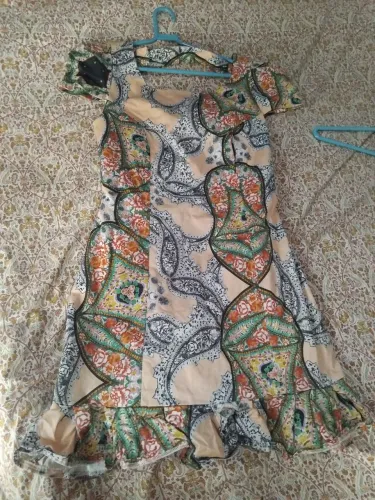 Vendo lindo vestido.Tem conversa