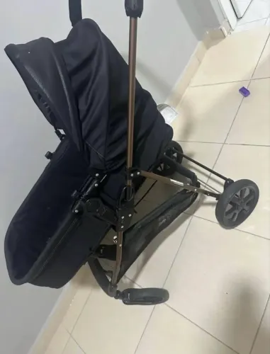 Carrinho de bebê seminovo 