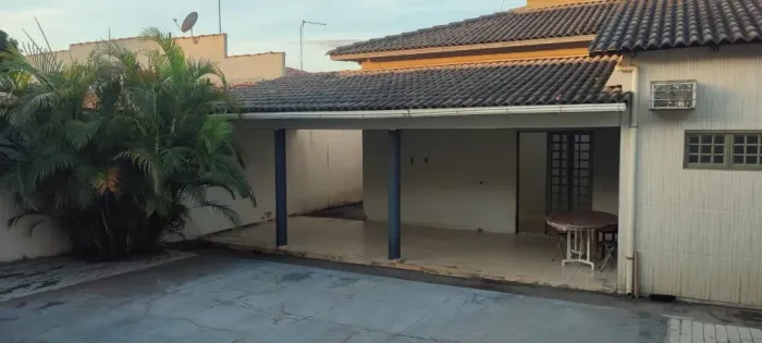 Casa segura, espaçosa perto de tudo da festa de Trindade e silenciosa pra descansar!!
