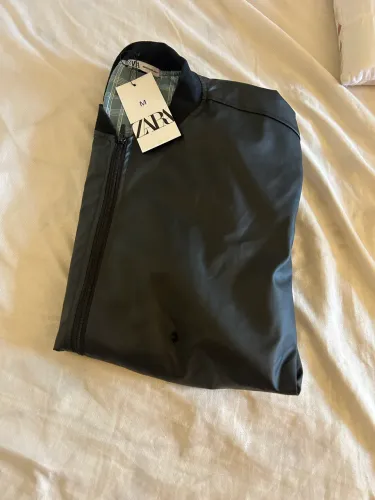 Jaqueta bomber leve da Zara nunca usada